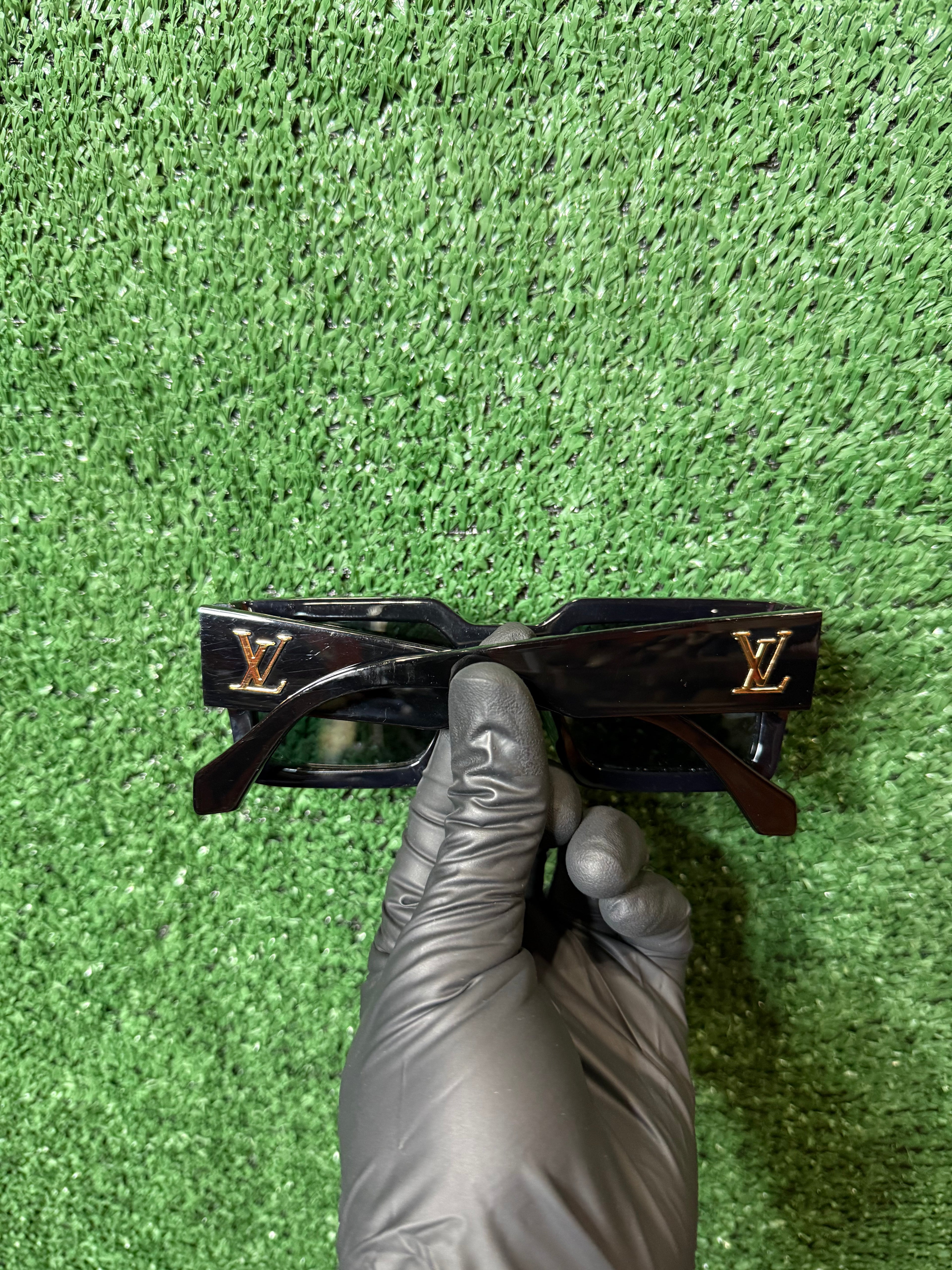 BLACK LOUIS VUITTON CLASH SQUARE SUNGLASSES