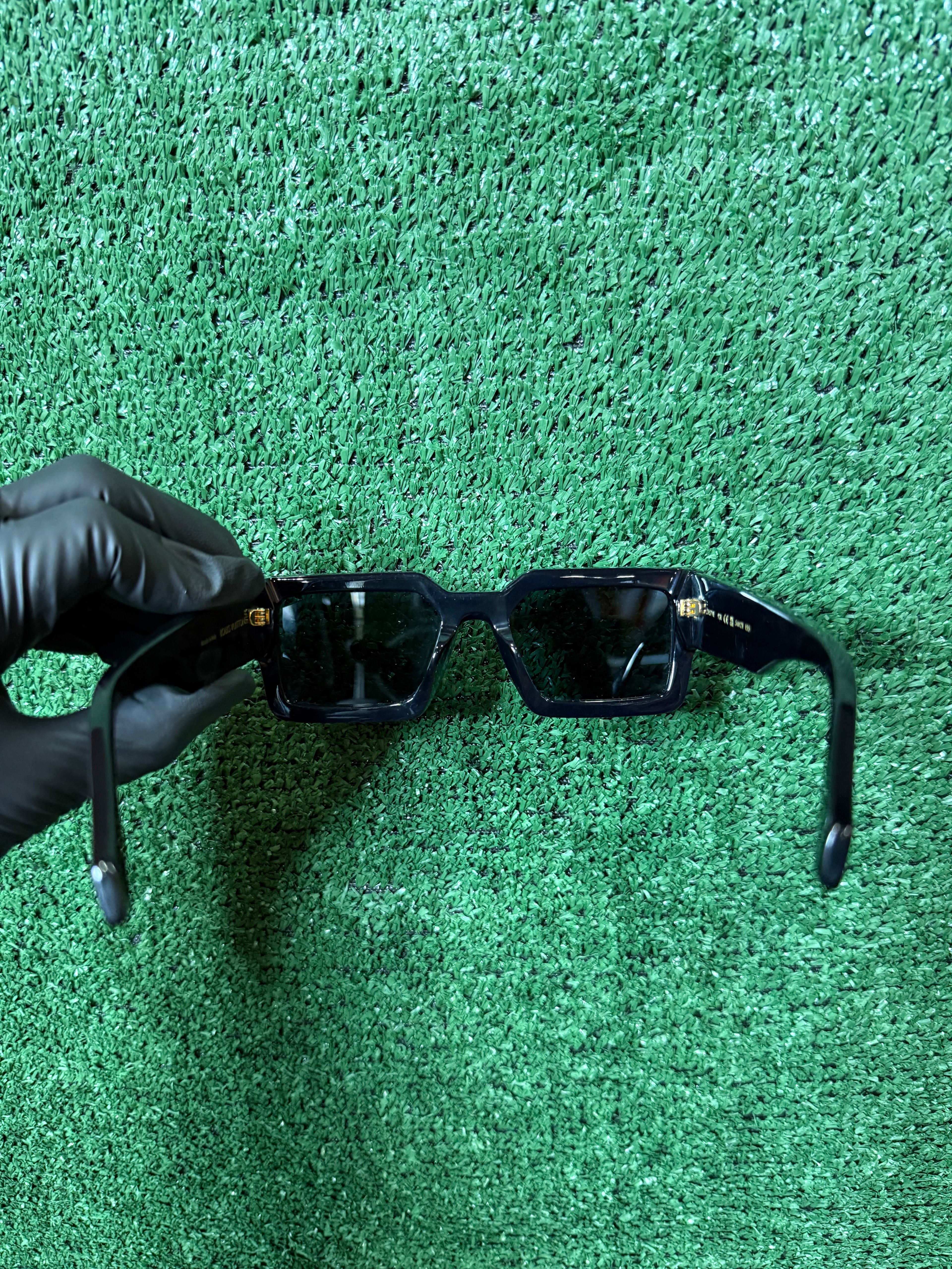 BLACK LOUIS VUITTON CLASH SQUARE SUNGLASSES